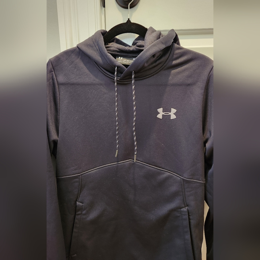 Men's Under Armour sweatshirt